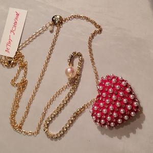 Betsey Johnson heart ❤️ long necklace